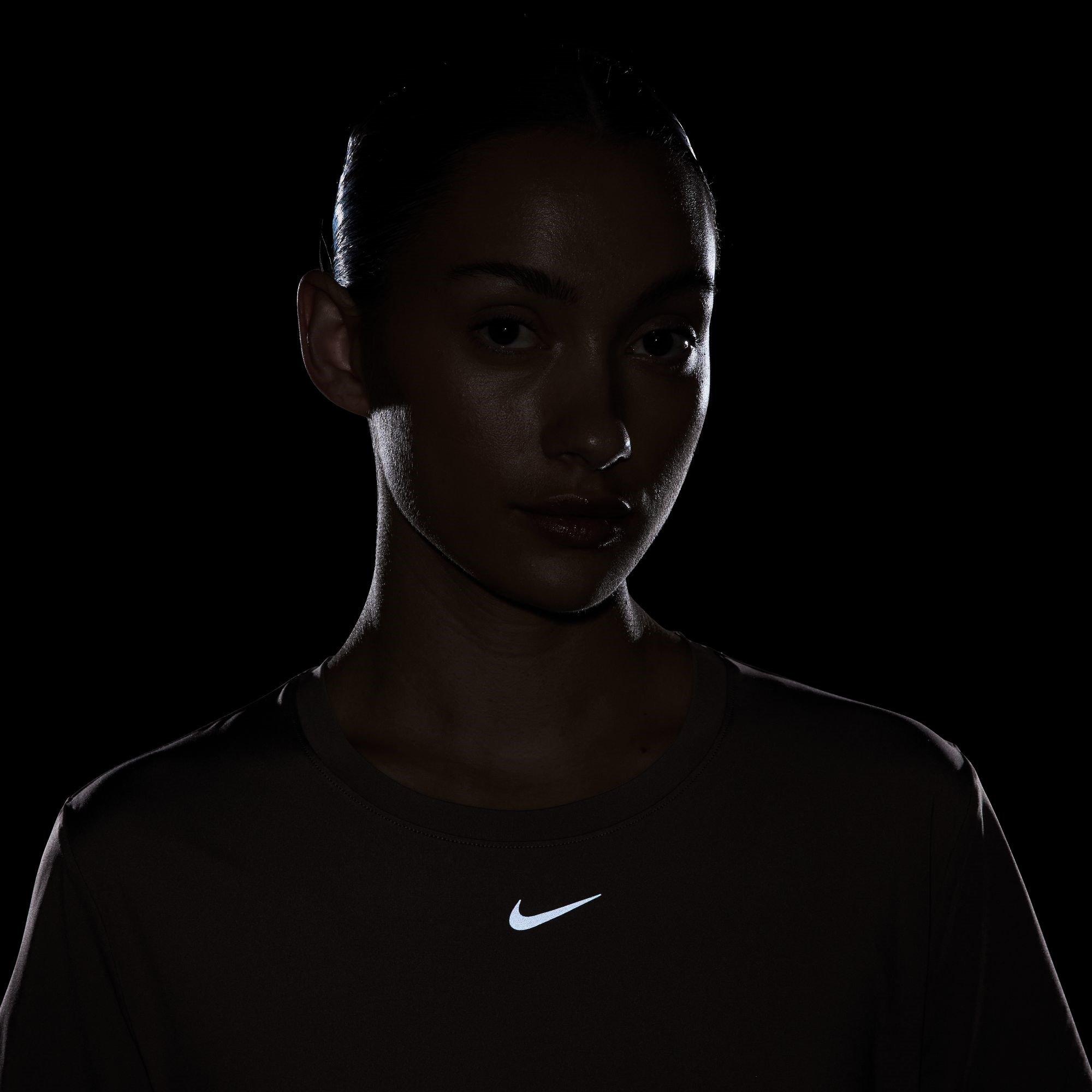 Nike Dri FIT One Womens Standard Fit Short Sleeve Top