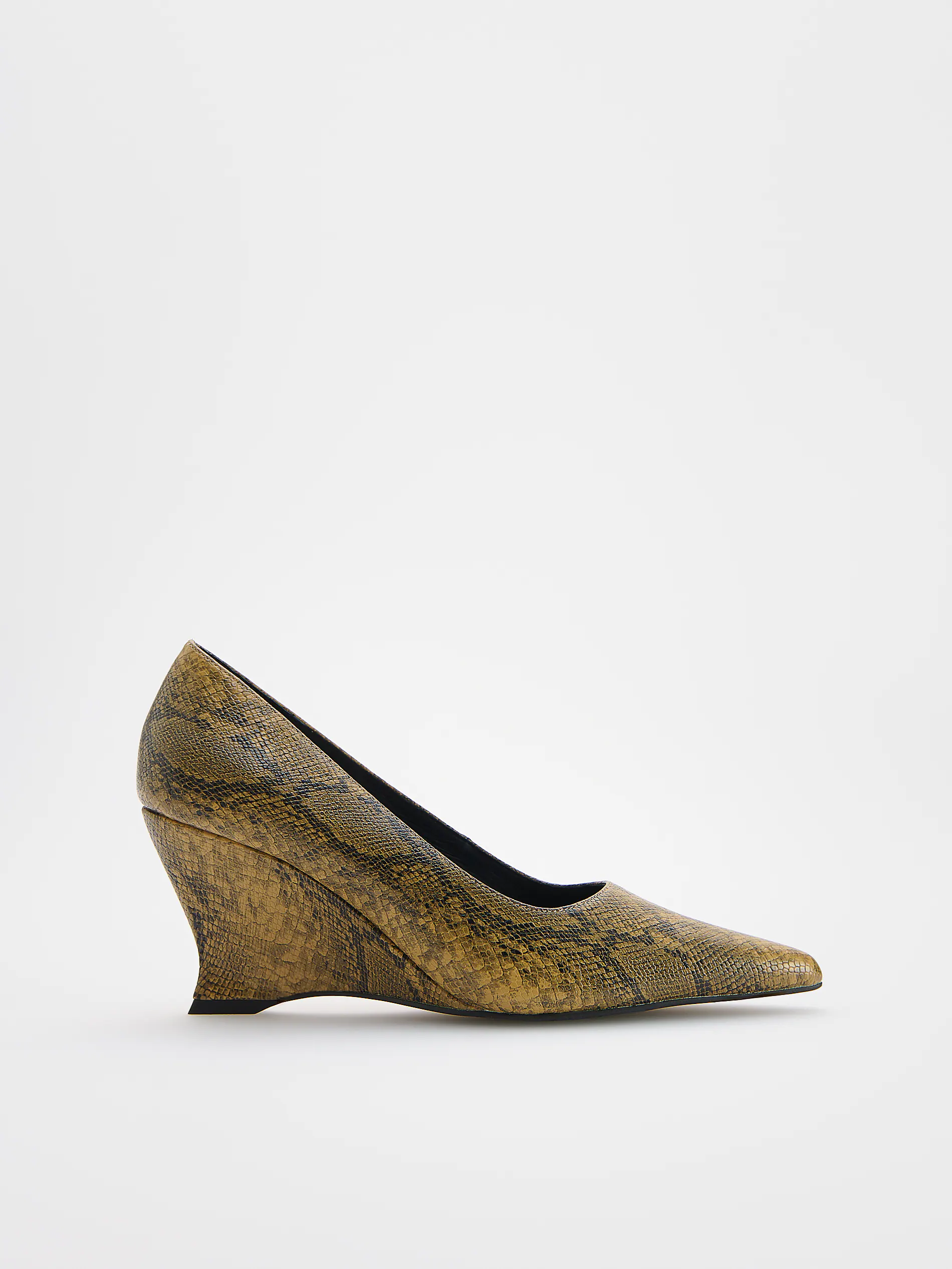 Keilabsatzschuhe mit Tiermuster