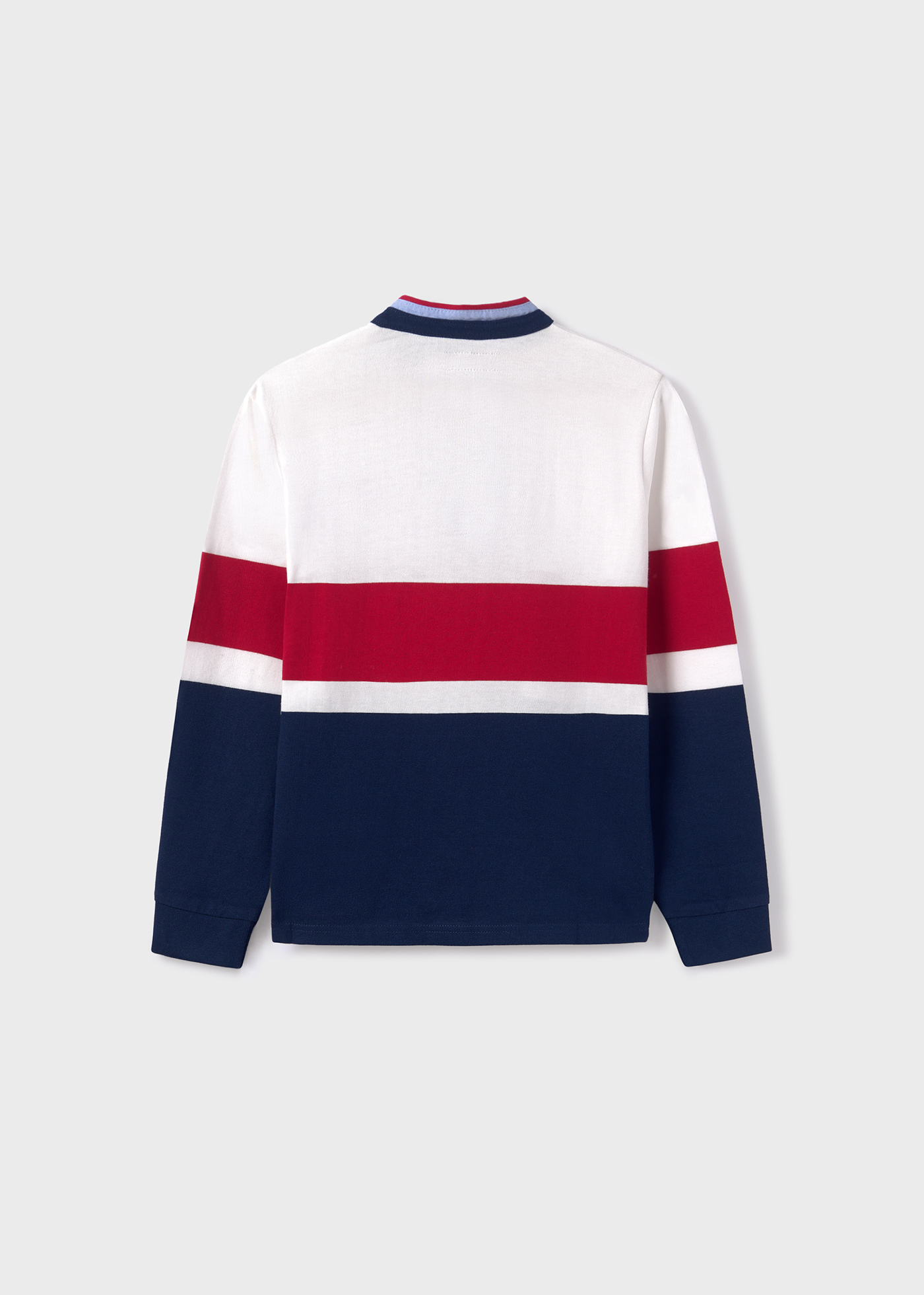 Camisa polo infantil Better Cotton com gola mandarim e detalhes em faixas.