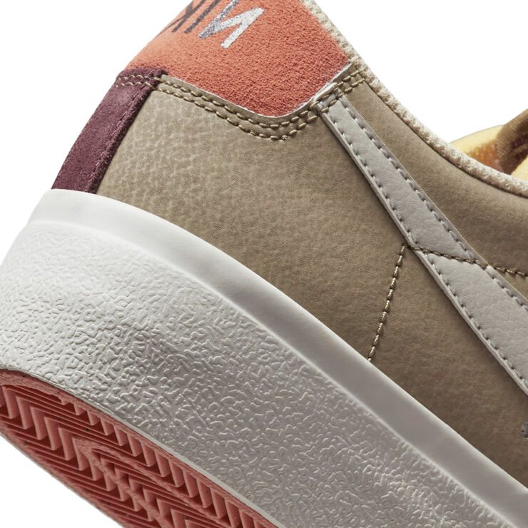 Nike W BLAZER LOW PLATFORM SP Khaki/light bone-madder root-hazel