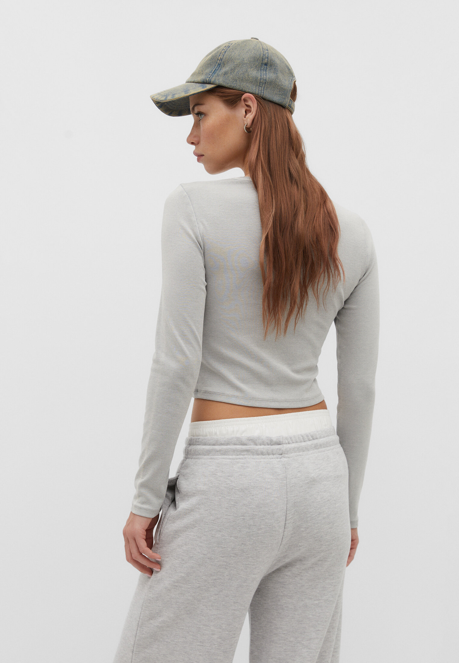 Camiseta básica cropped de algodão com efeito desbotado
