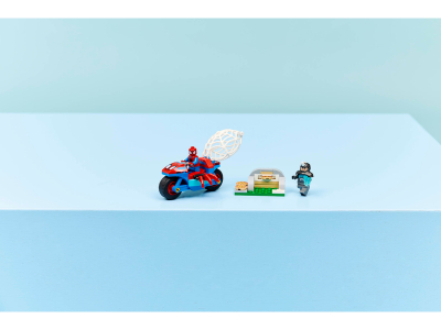 LEGO Spidey op zijn motor vs. Rhino (11206)