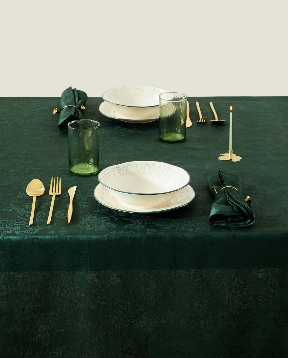 TOALHA DE MESA JACQUARD COM ESTAMPA FLORAL DE NATAL