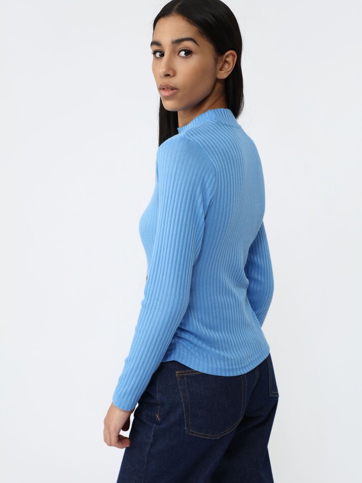 Camiseta com estampa lateral - Azul claro
