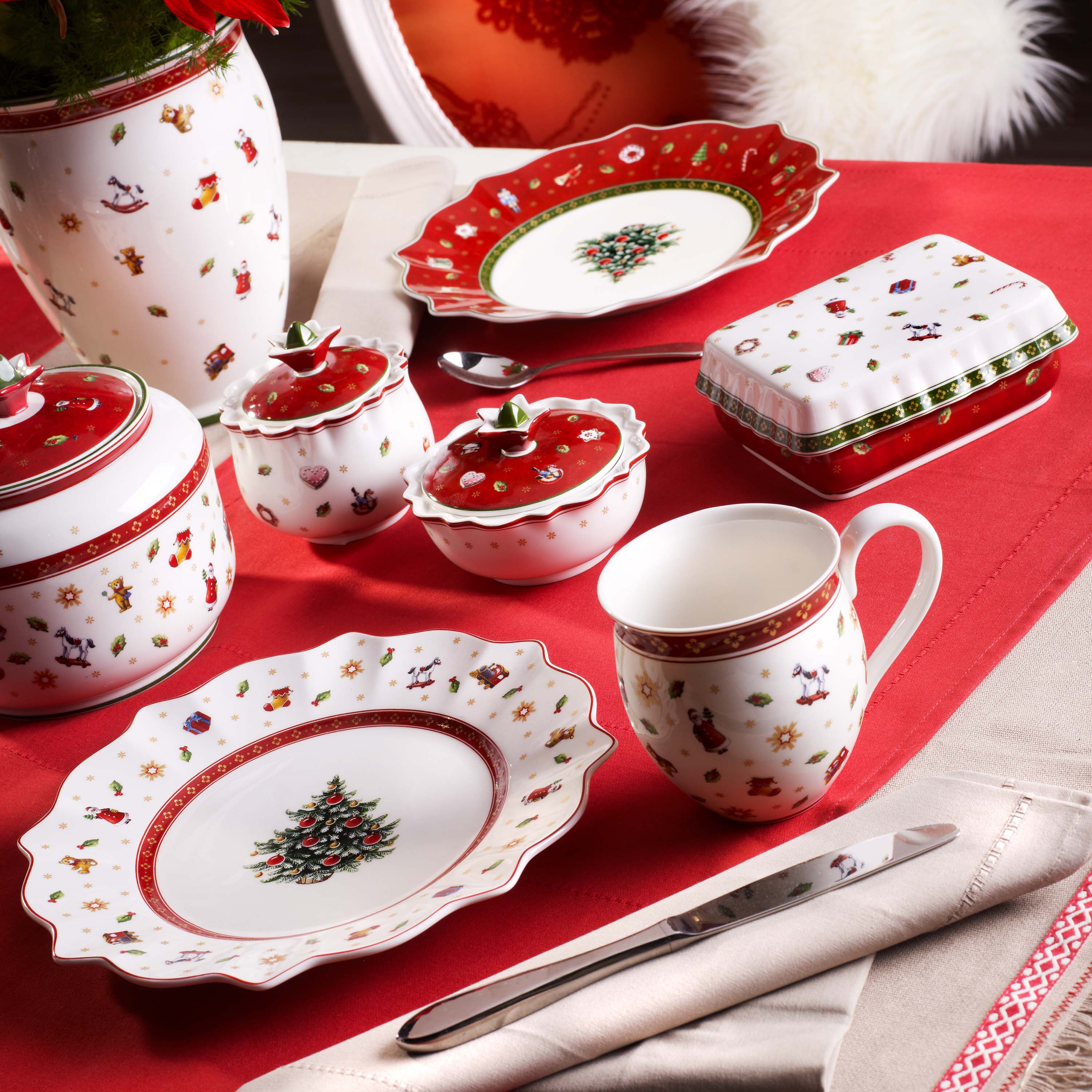 Toy's Delight Appetizer and dessert plate Red, 9.7'', Premium Porcelain