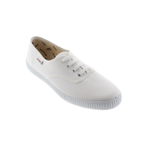 Sapatos Victoria 1915 em lona inglesa com cadarços brancos.