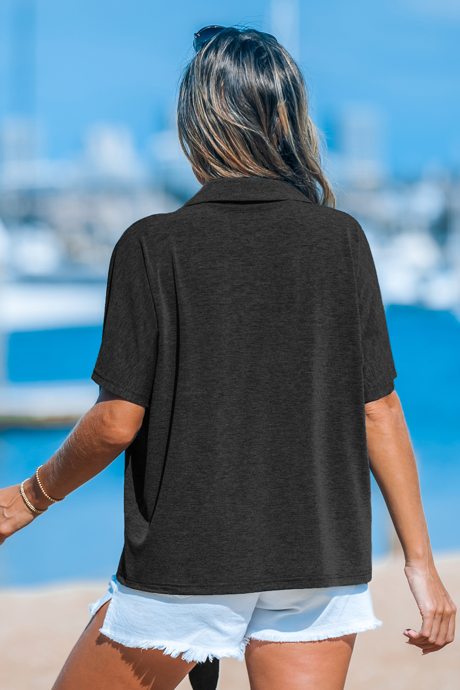 Chemise à manches courtes et boutons sur le devant grise