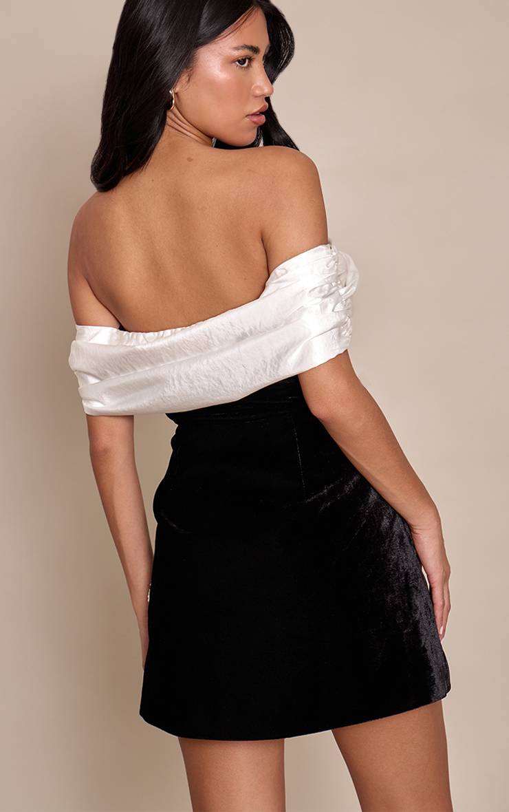 Noir Robe Trapèze Droite En Velours Ornée D'appliqués Floraux