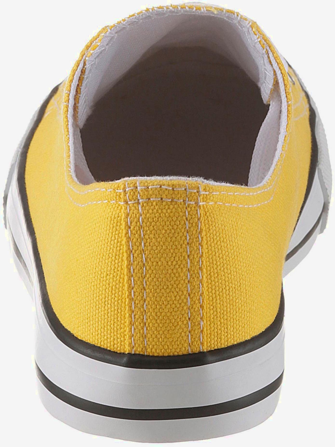 Baskets sneakers basiques parfaites avec un jean