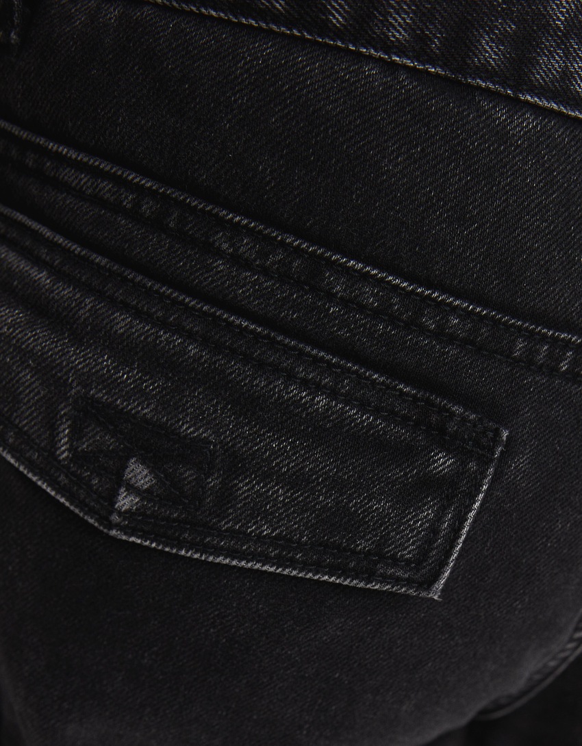 Calça cargo com vários bolsos