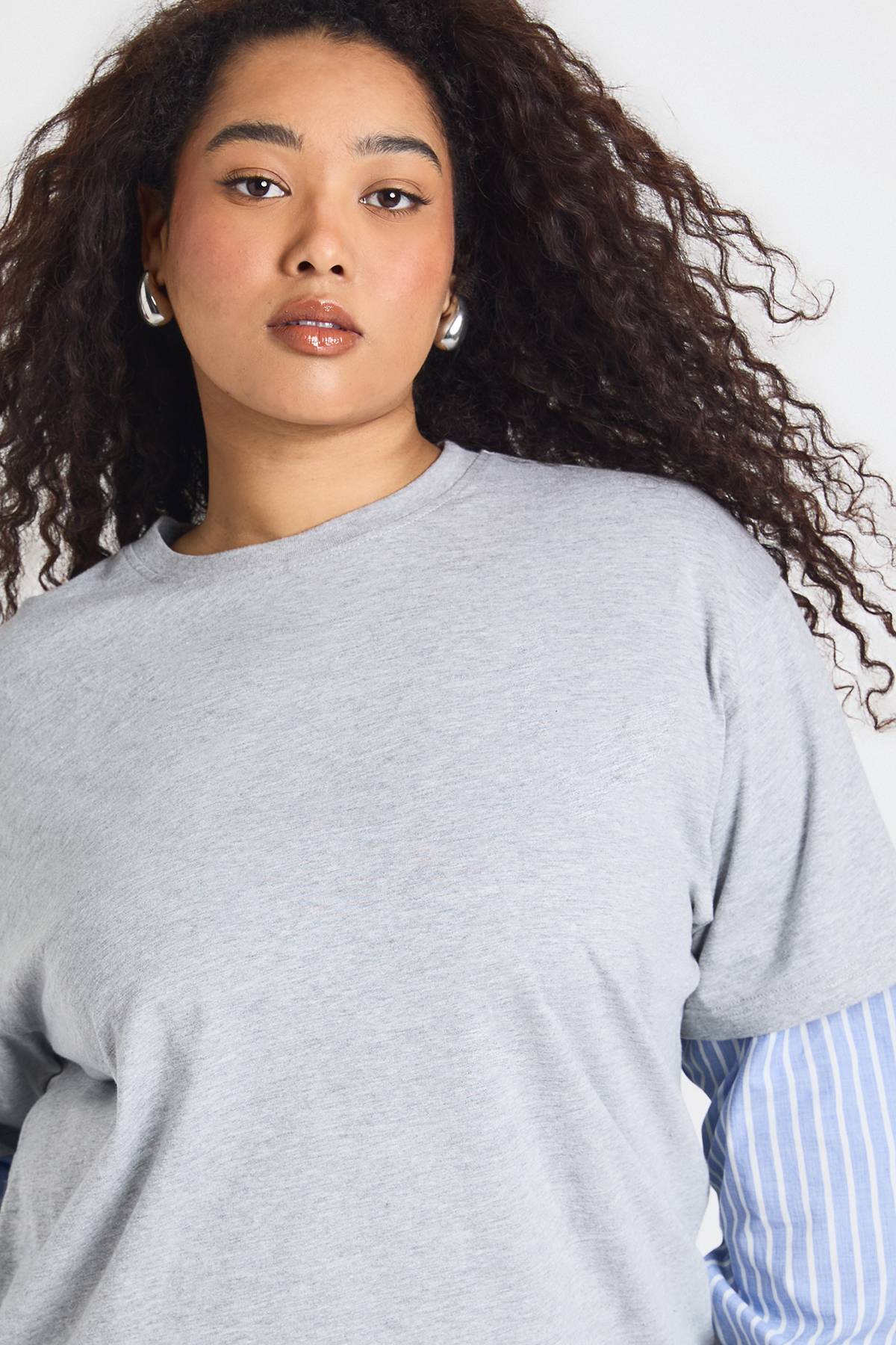 boohoo Chemise Rayée et T-shirt Oversize 2 en 1 Grande Taille