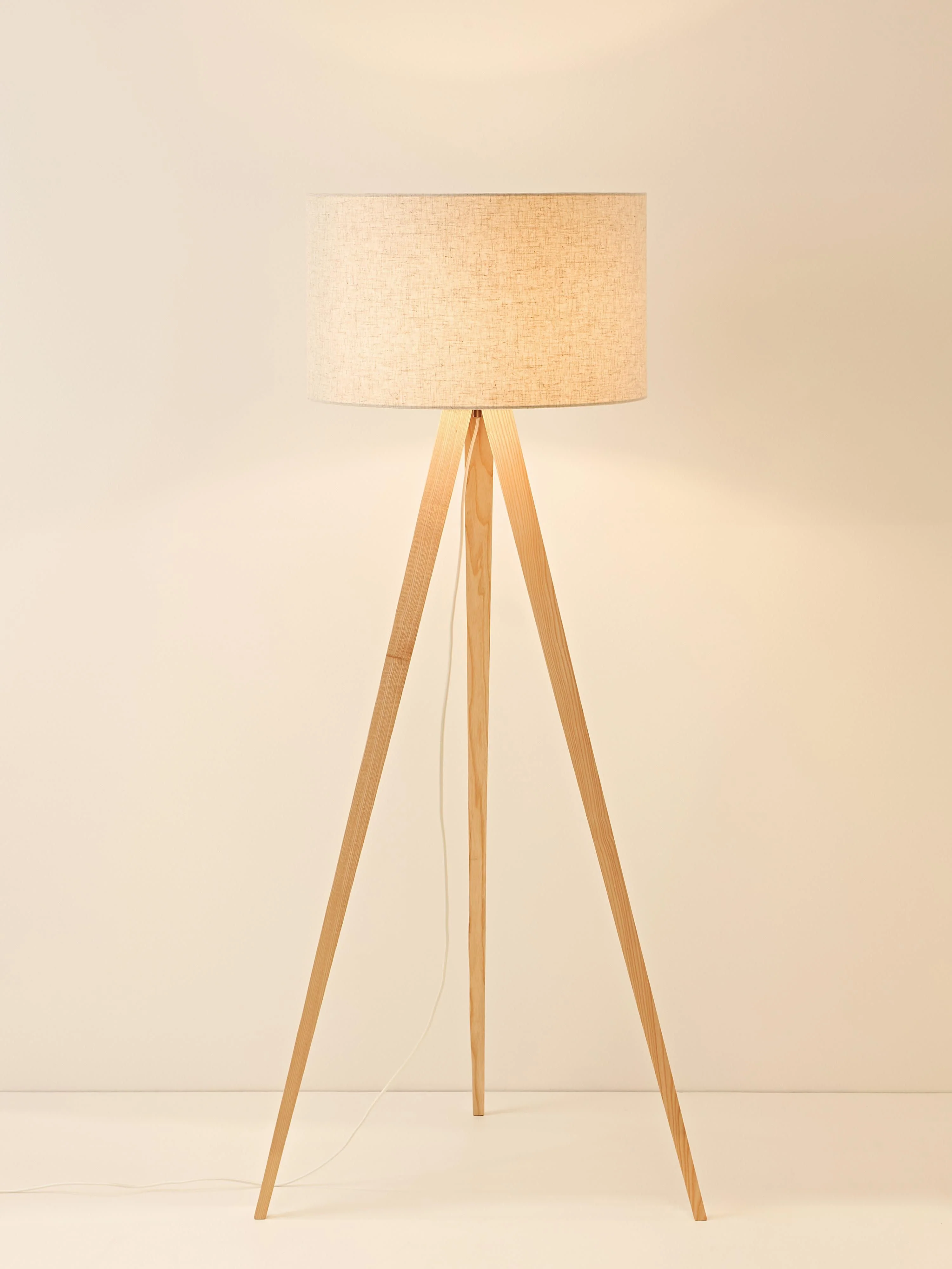 Tripod vloerlamp Jake van massief hout