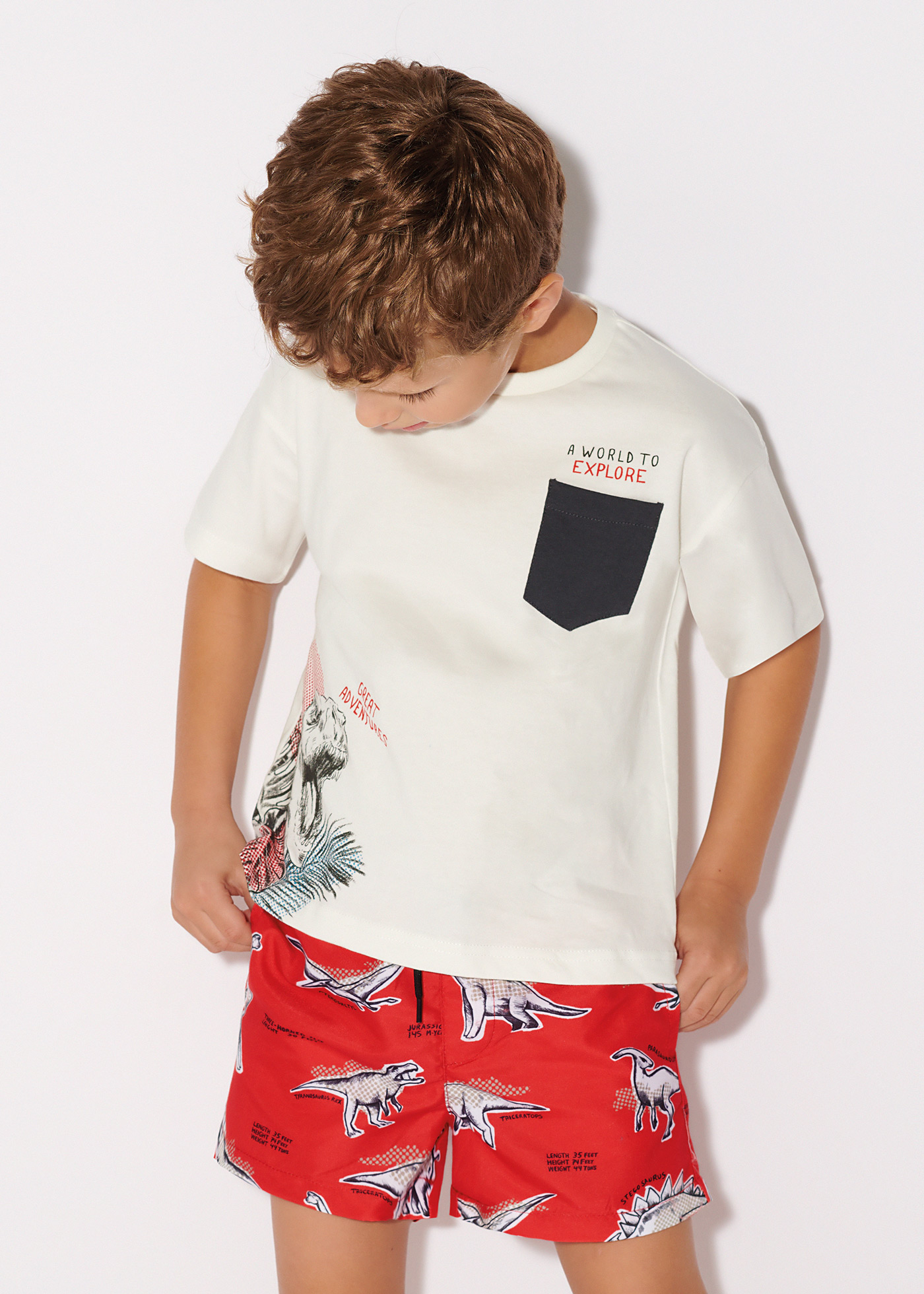 Camiseta infantil masculina em algodão sustentável com estampa.