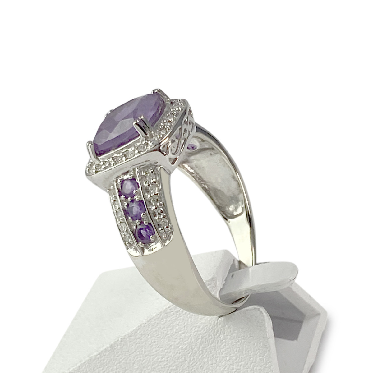 Bague d'occasion or 750 blanc améthystes et diamants