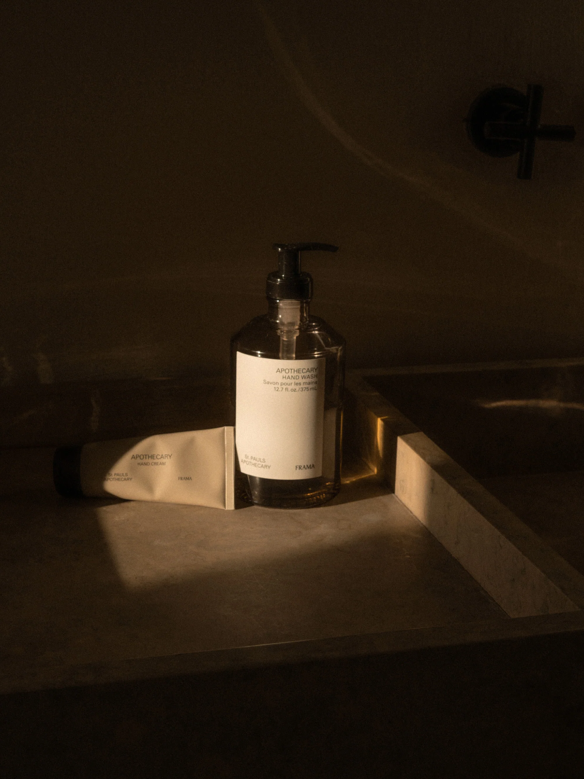 Handzeep Apothecary (sandelhout, cederhout & ylang ylang)