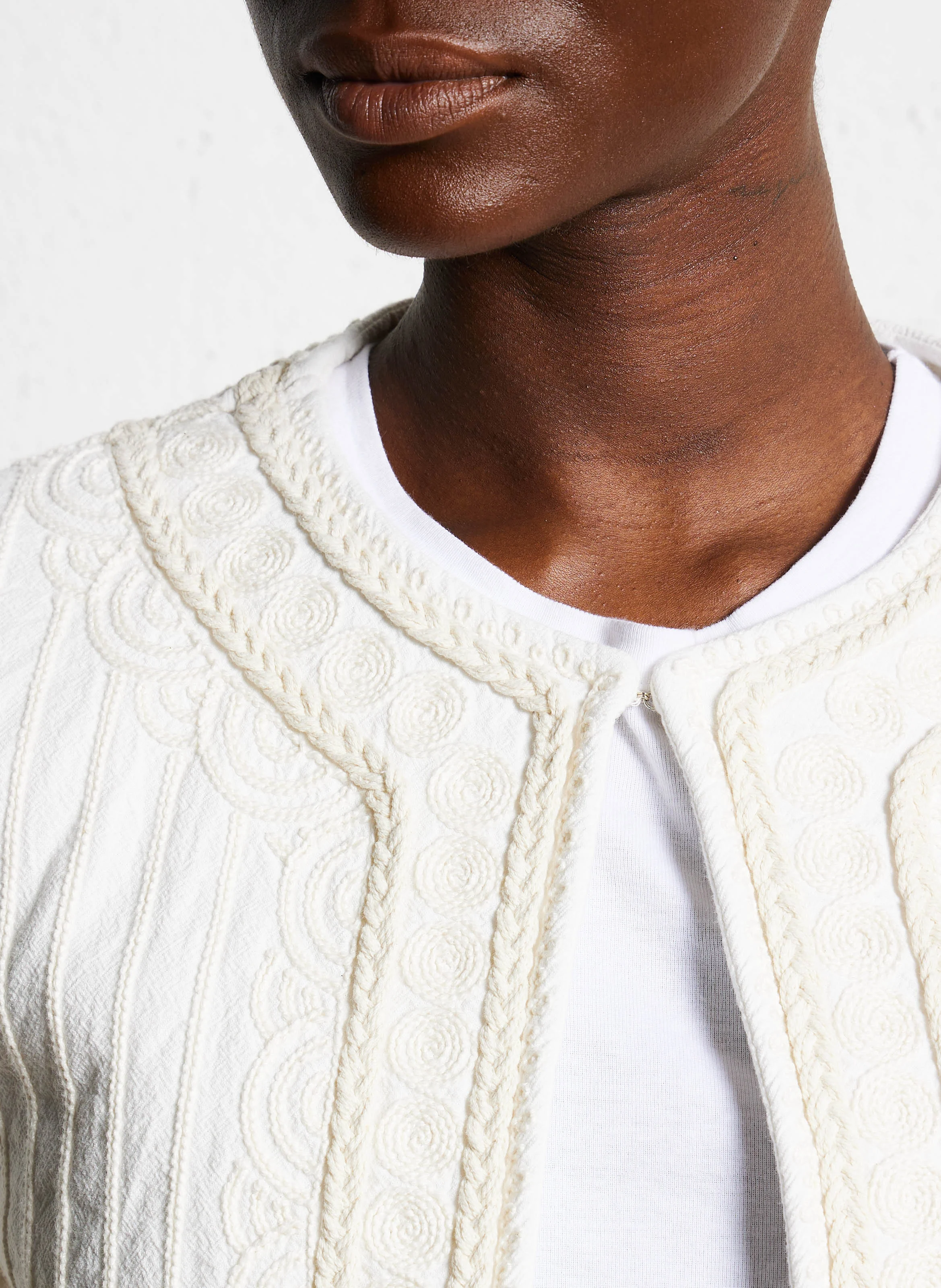 SARAH - Veste court brodée en coton | Blanc