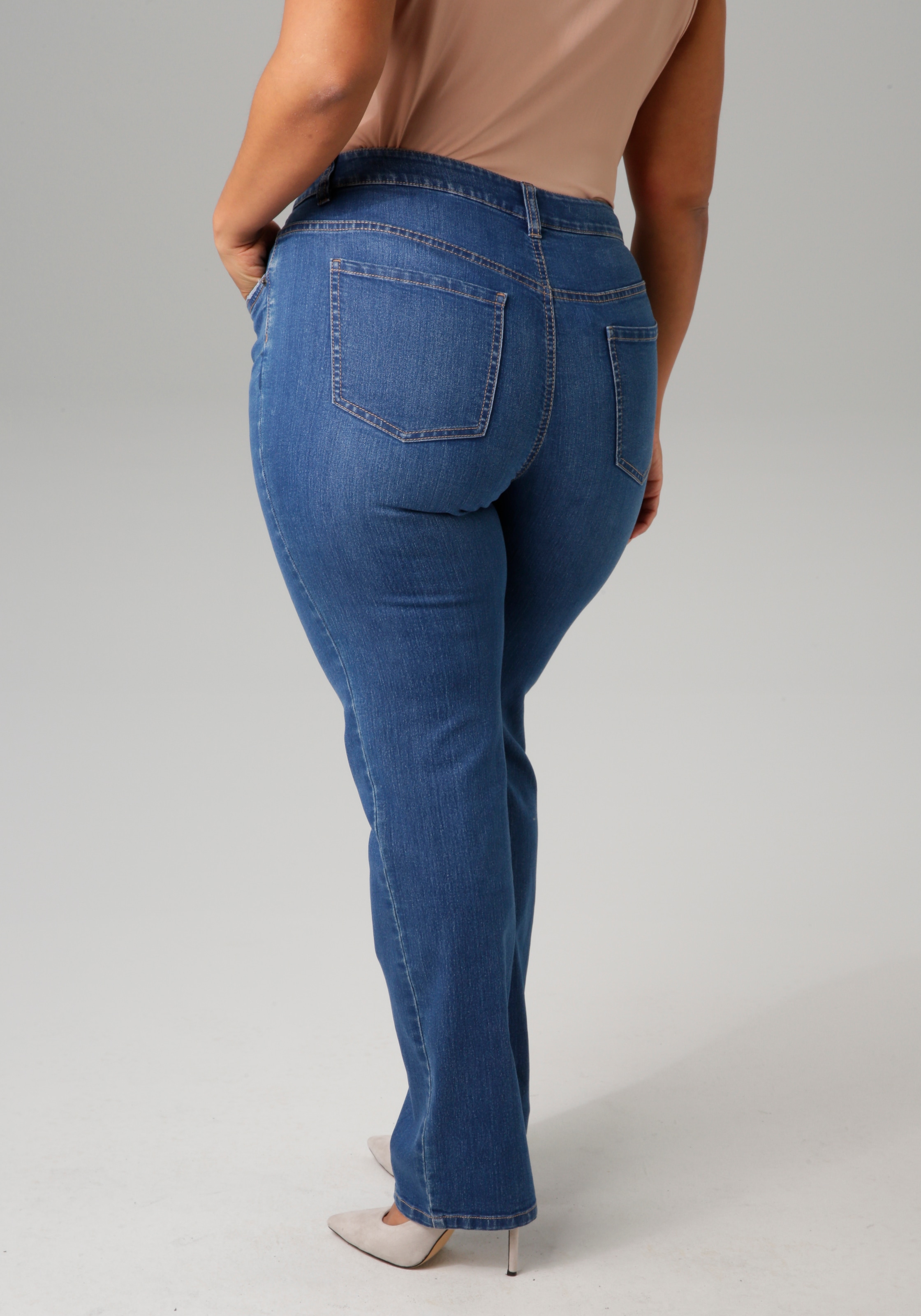 Aniston PLUS Straight-Jeans , mit leichtem Used-Effekt