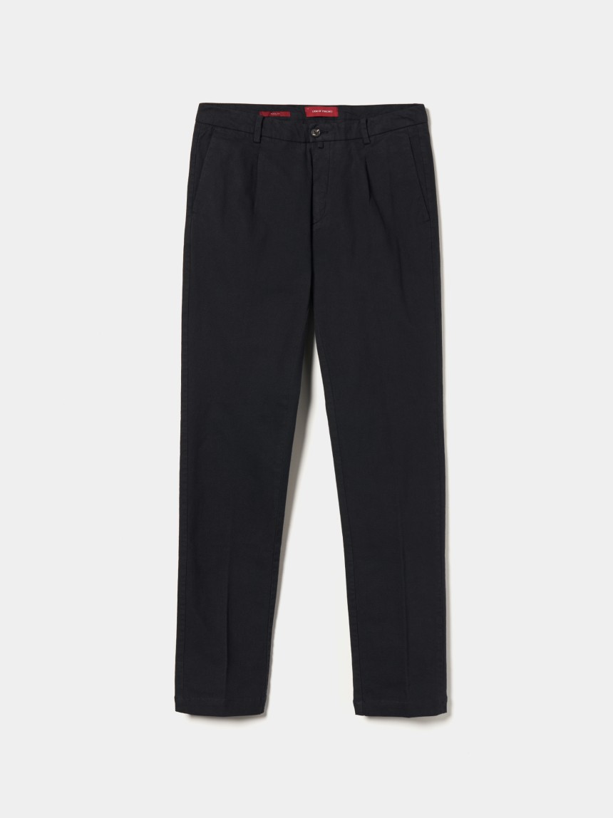 Calças chino regular fit com pregas