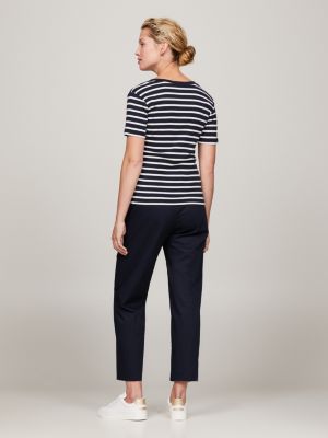 Camiseta Slim Fit com Decote em V e Textura Canelada