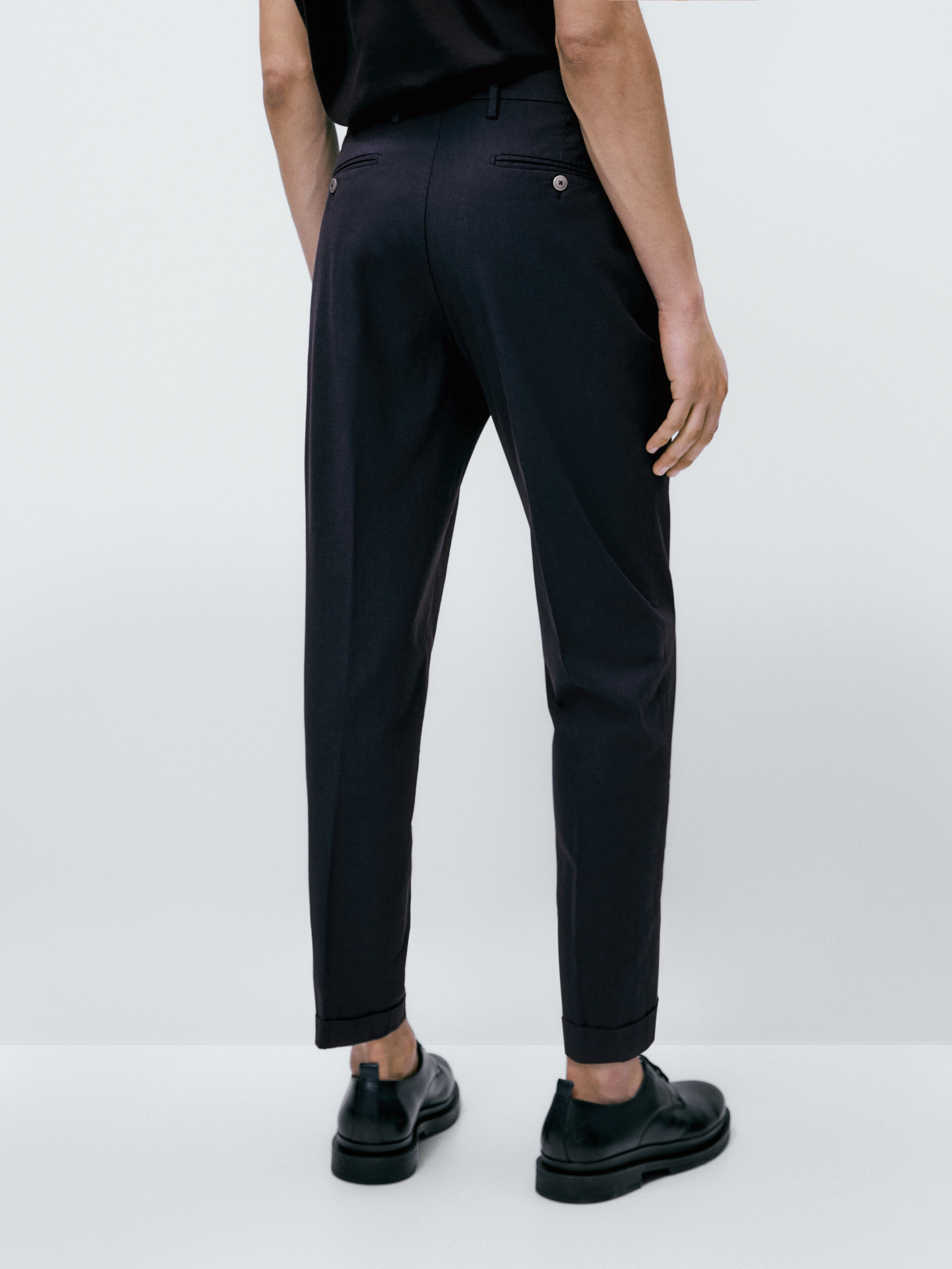Calça chino slim fit em algodão tingido com fio de gelo - AZUL MARINHO