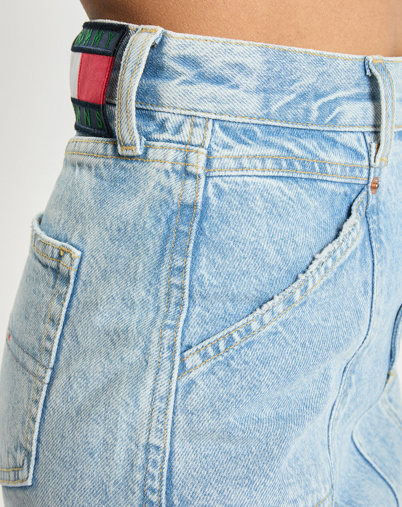 Tommy Jeans Jupe Regular en Jean Mom bleu clair