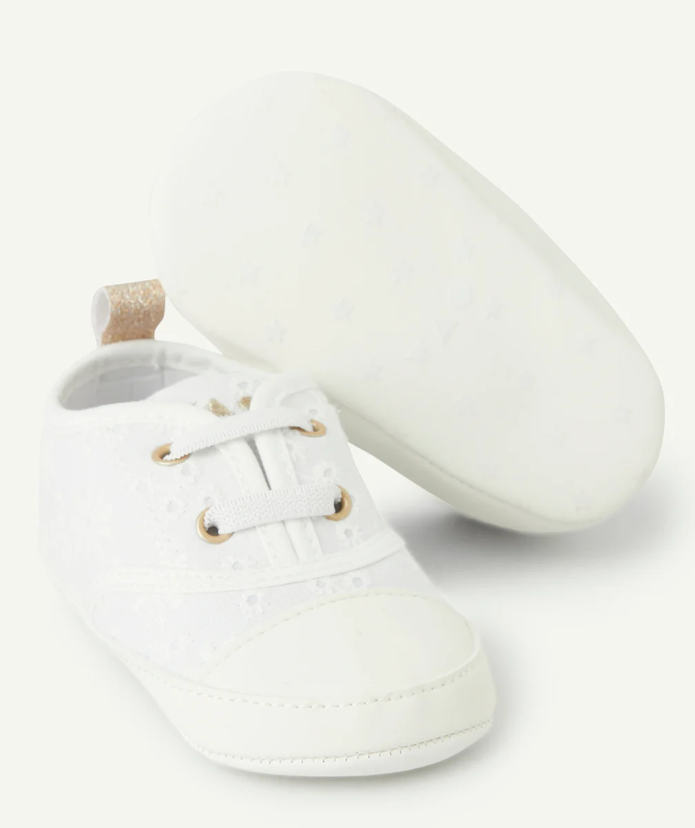 CHAUSSONS STYLE BASKETS BÉBÉ FILLE BLANCS BRODÉS