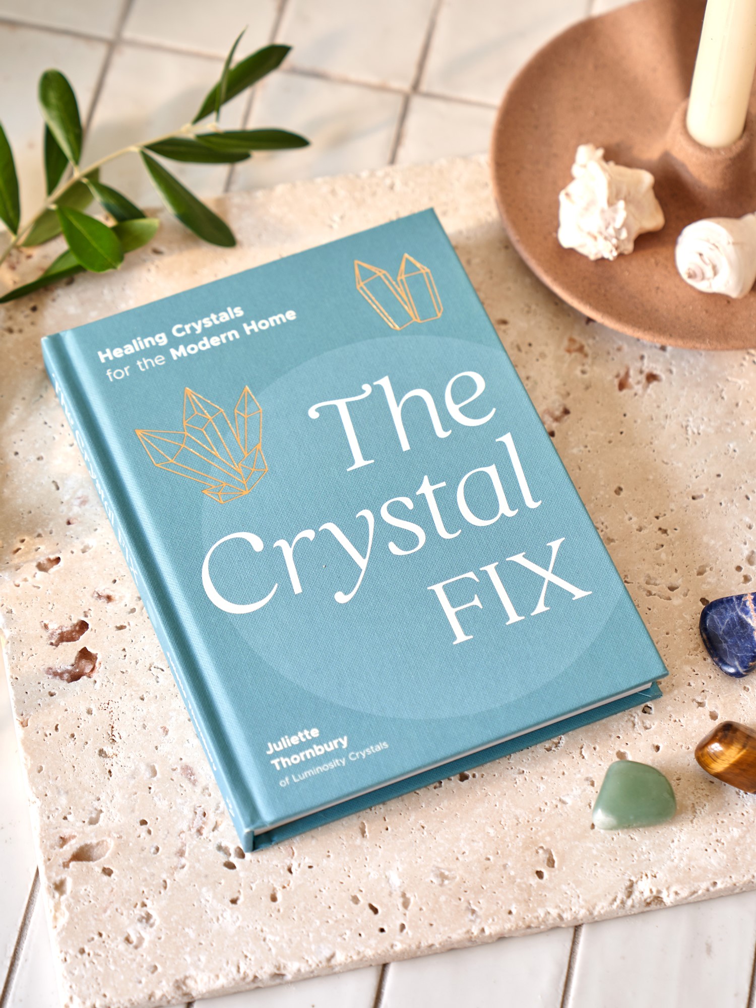 The Crystal Fix | Hardcover. Engelsk. 15 x 2 x 20 cm. 192 sider. | Petrol | New Mags