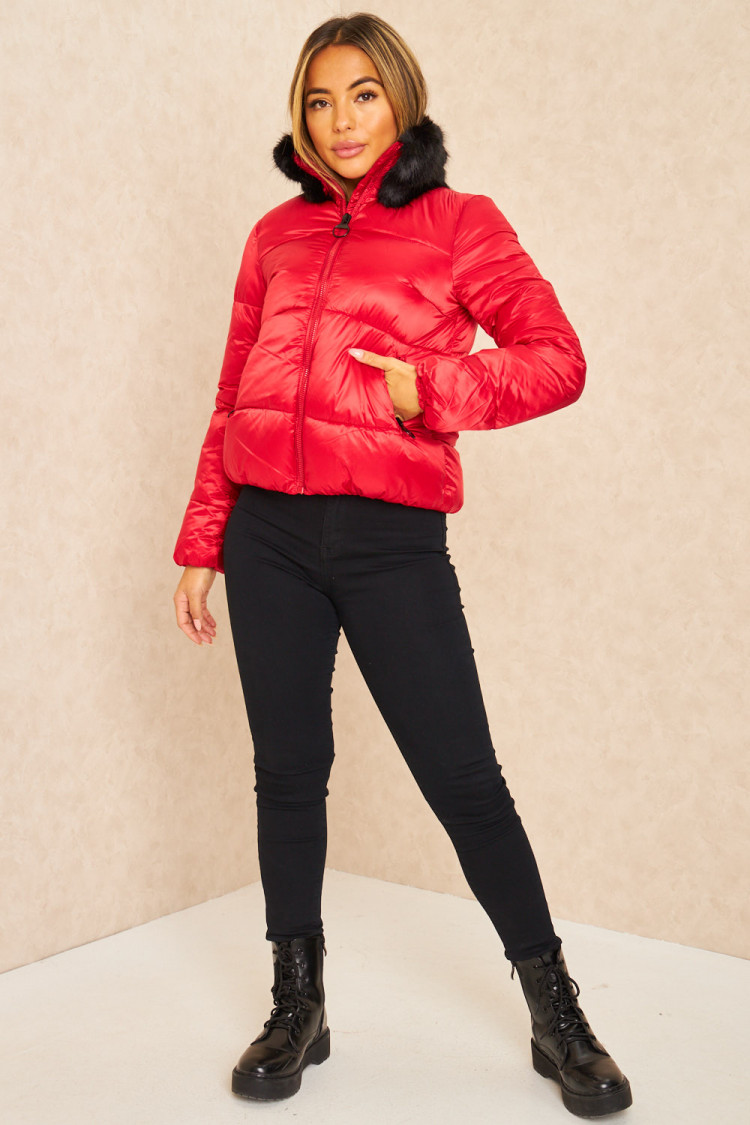 Doudoune courte col fourrure rouge