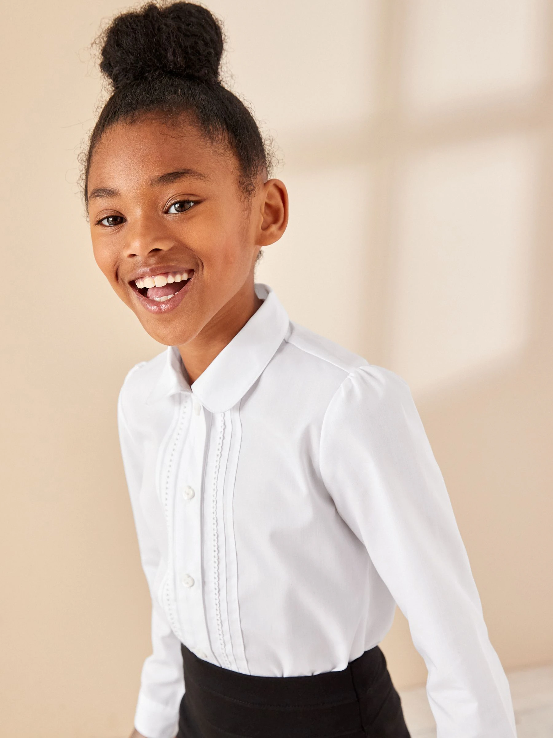 Wit - Schoolblouse met lange mouwen en kantafwerking (3-14 jr)