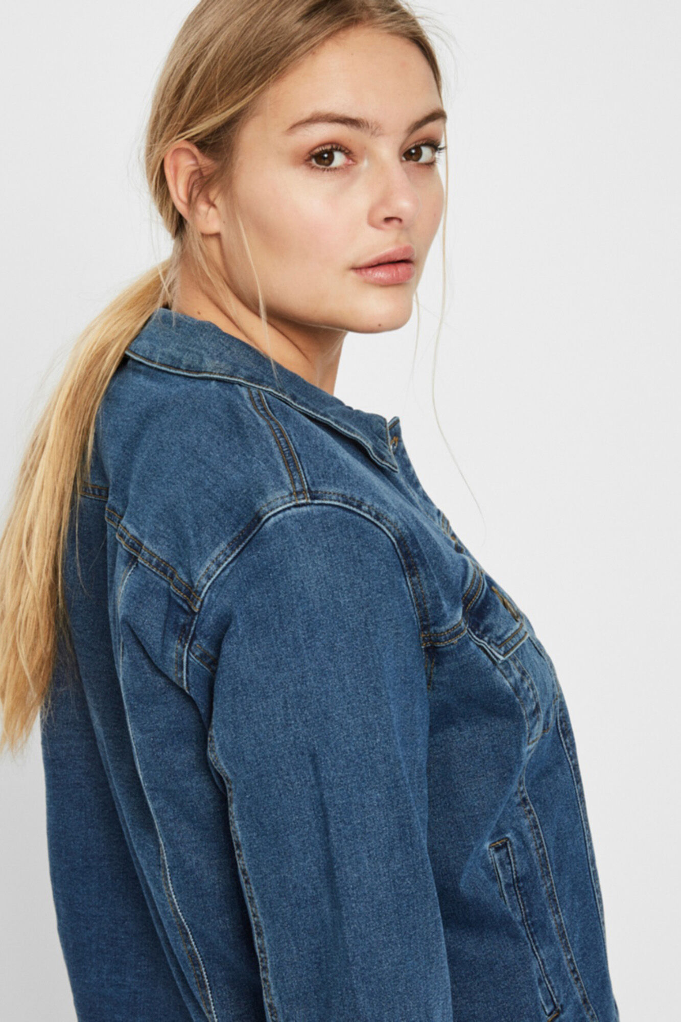 Jaqueta jeans plus size - Azul