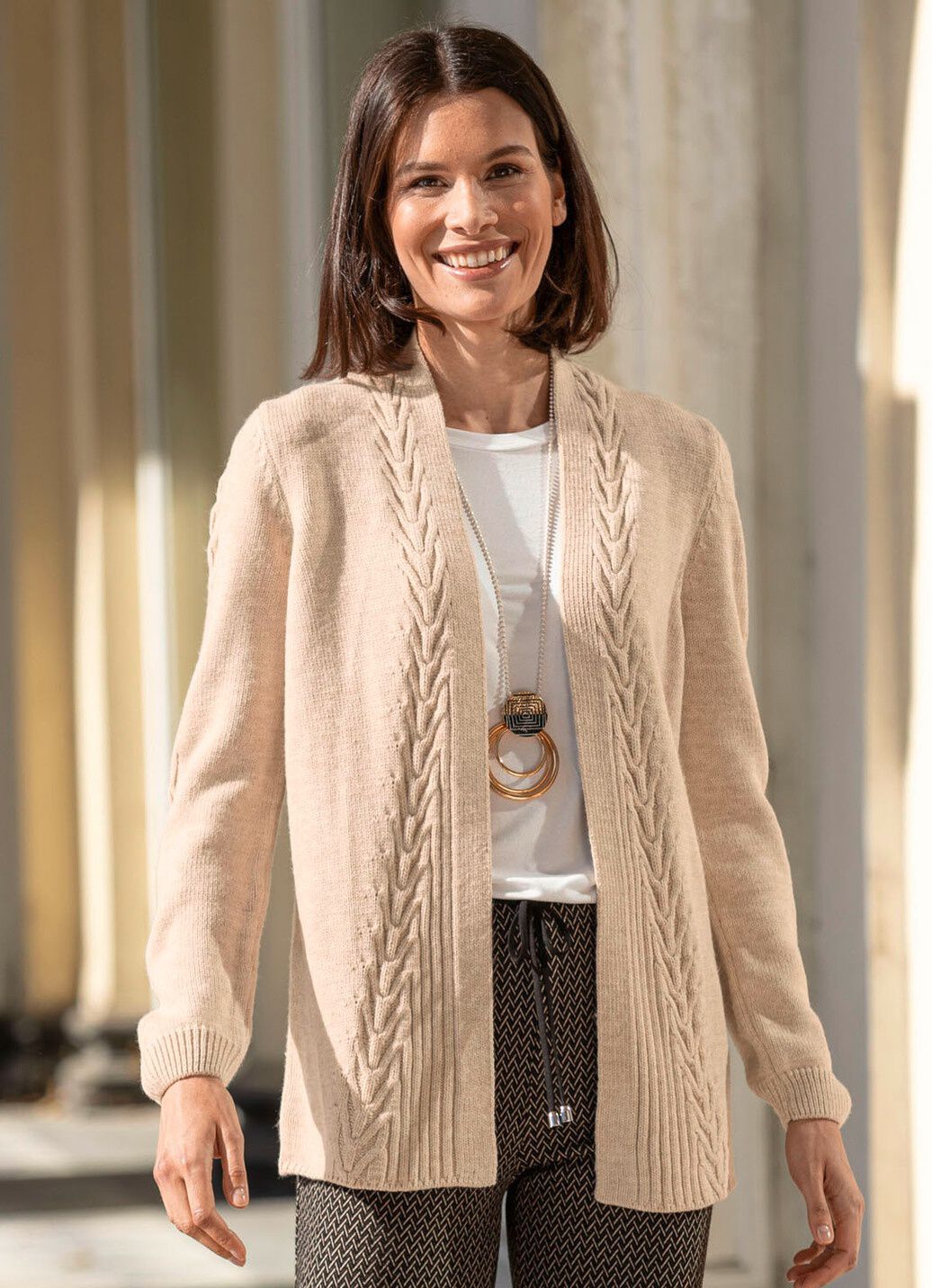 Strickjacke mit dekorativer Struktur