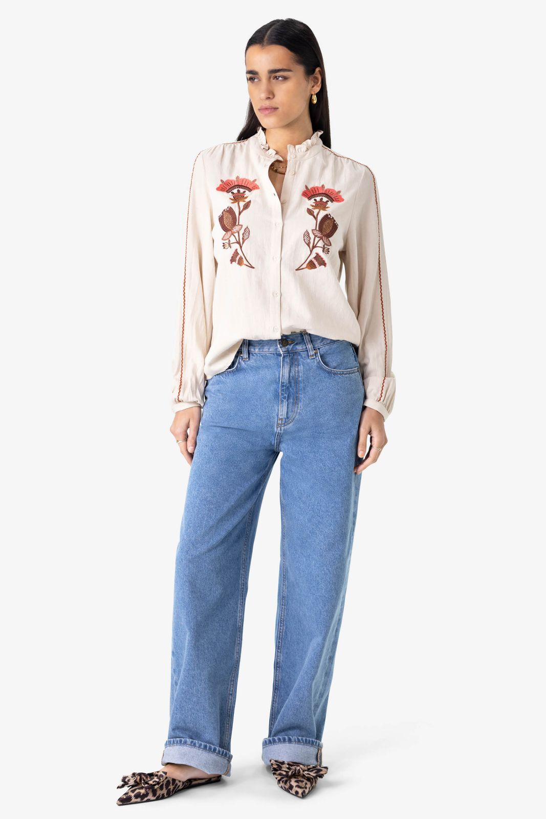 Beige blouse met embroidery