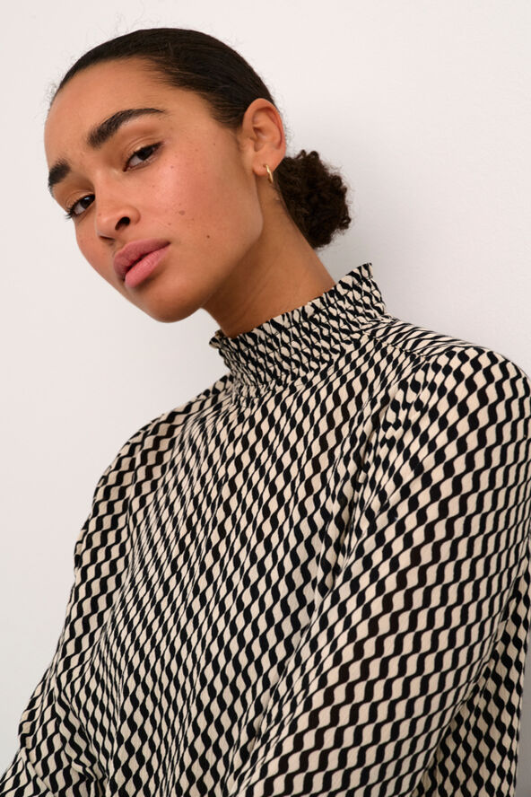 Kaffe KAamber Smock Blouse Printed Black_white wavy print