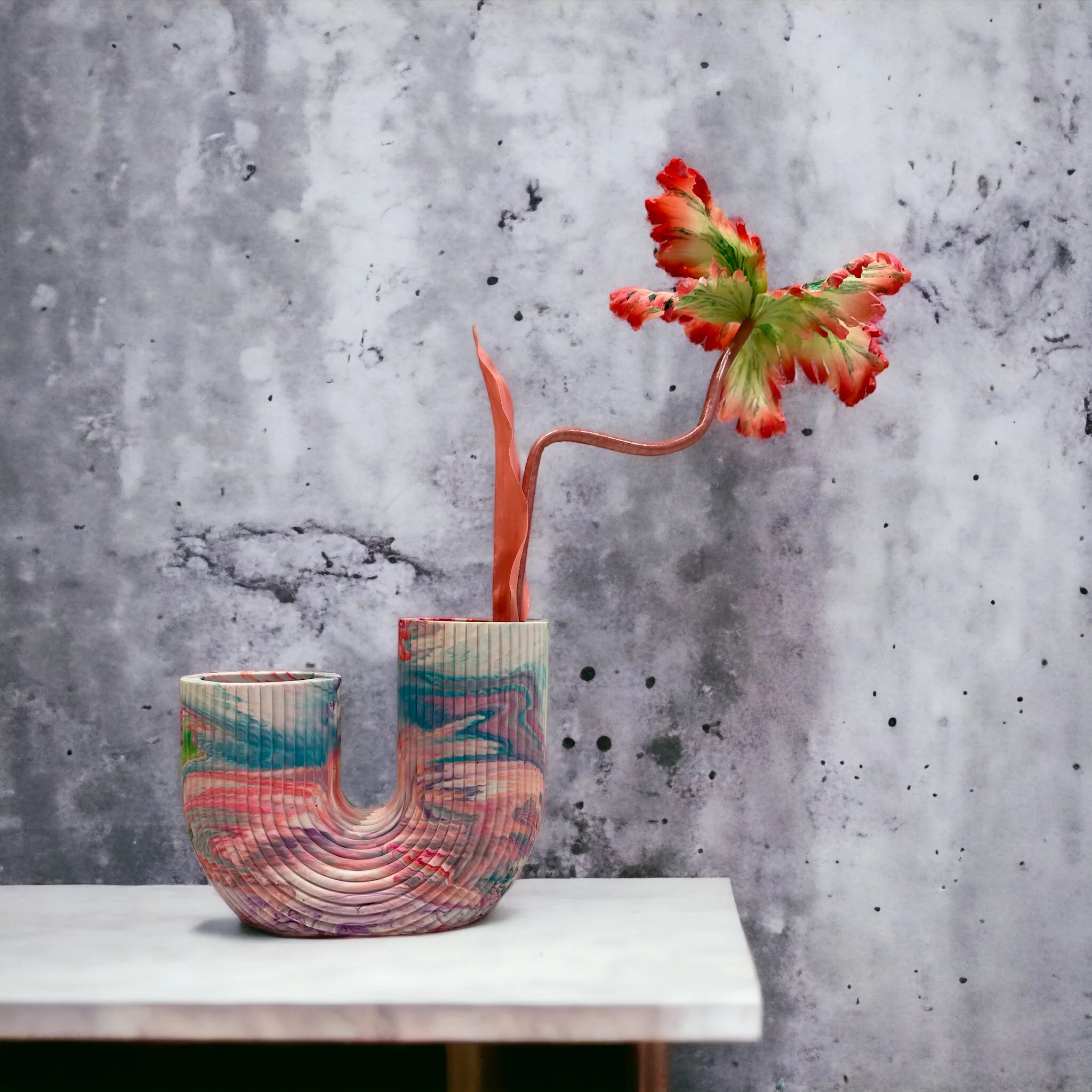 Sarah Jahangir Studio  U-Shaped vase - 17,5x14,5 cm.