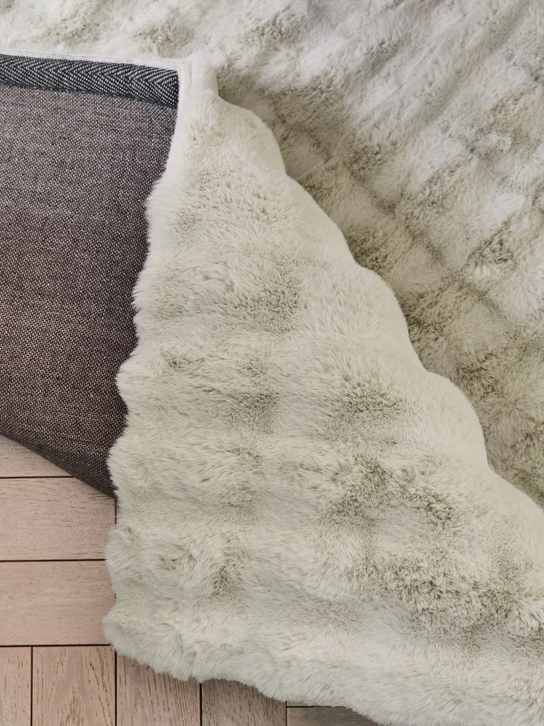 Aspen Plush Faux Fur Rug
