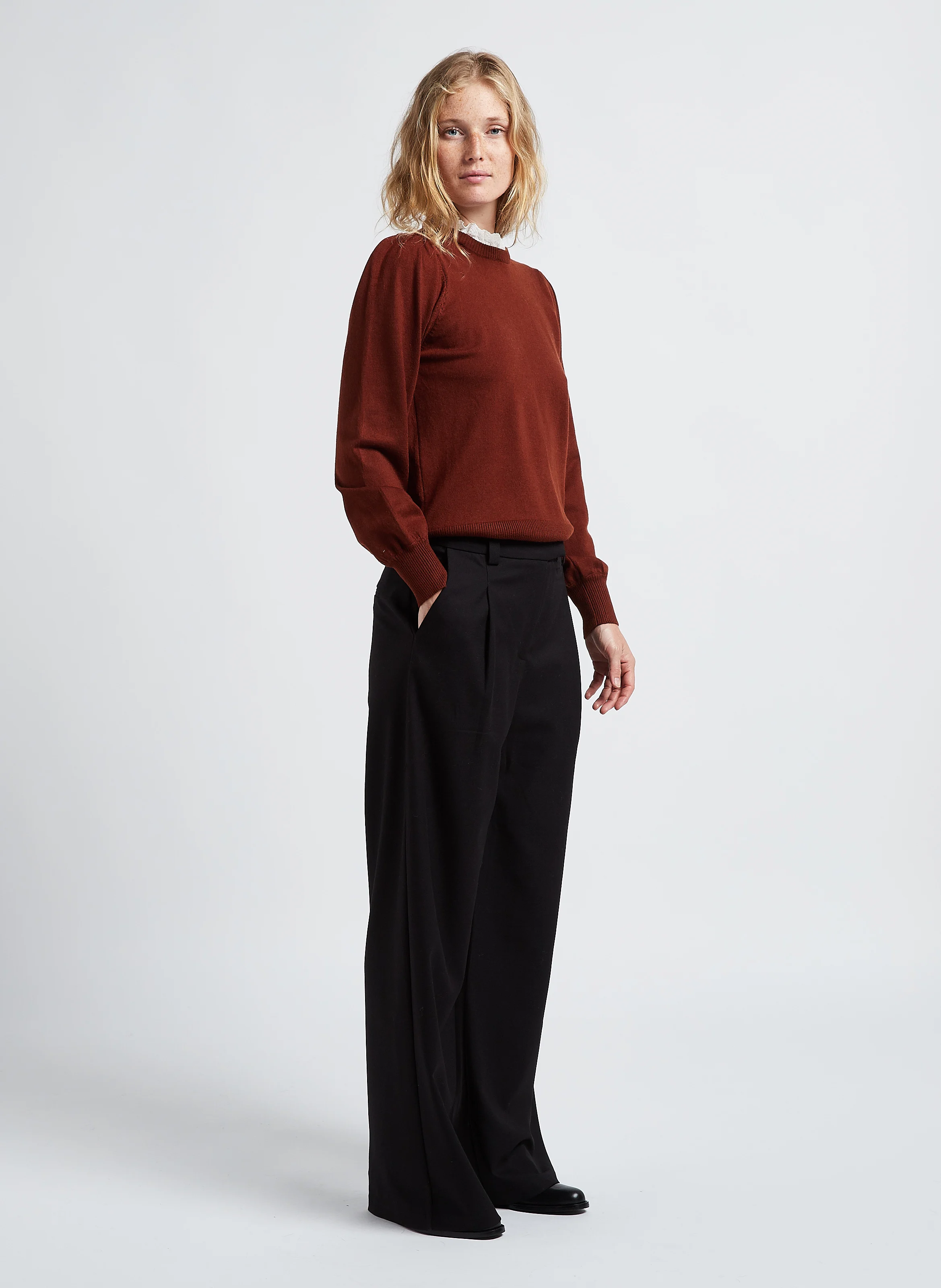 AUBINE - Pull col rond en dentelle| Marron