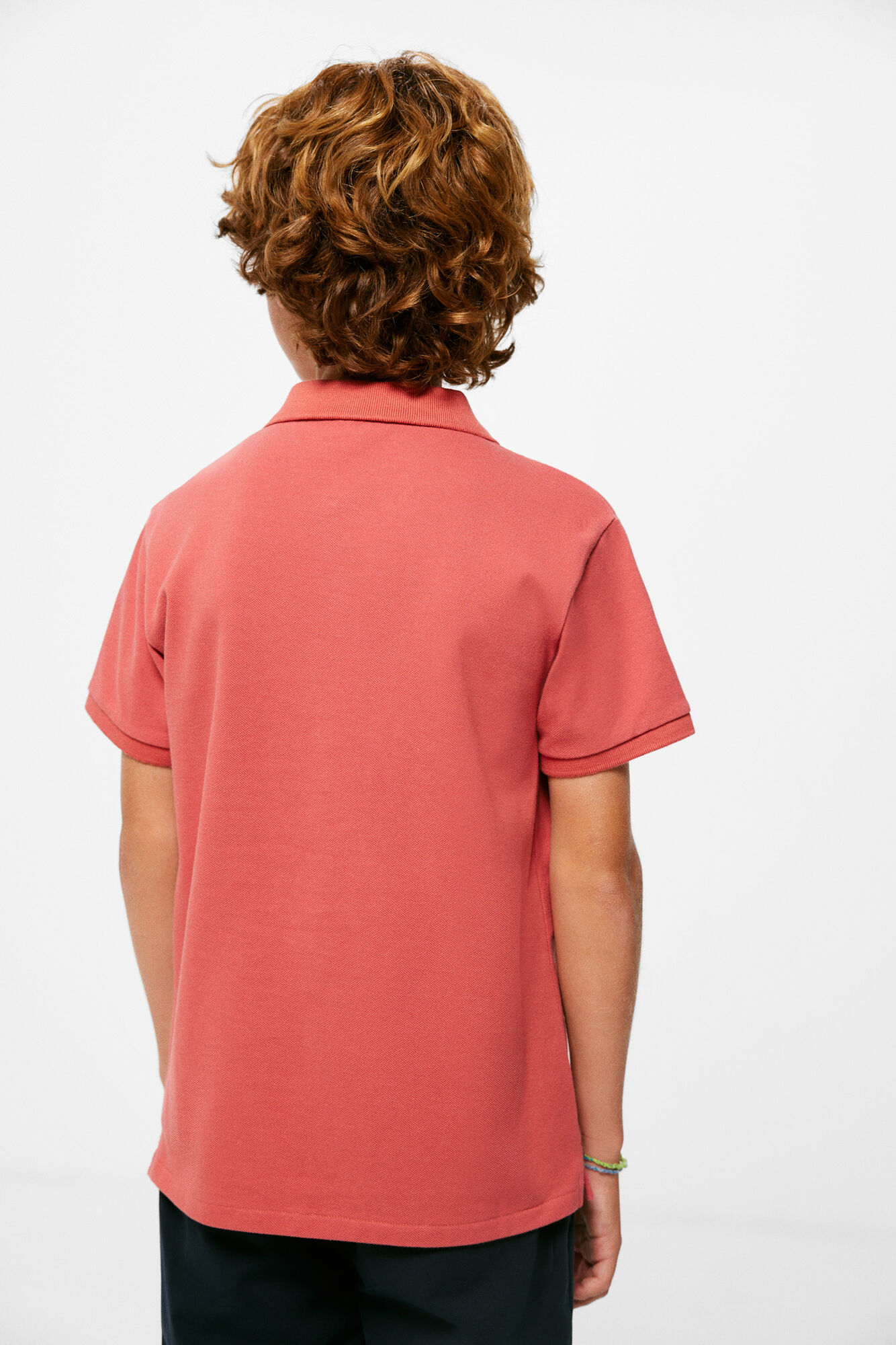 Camisa polo básica com logotipo para meninos