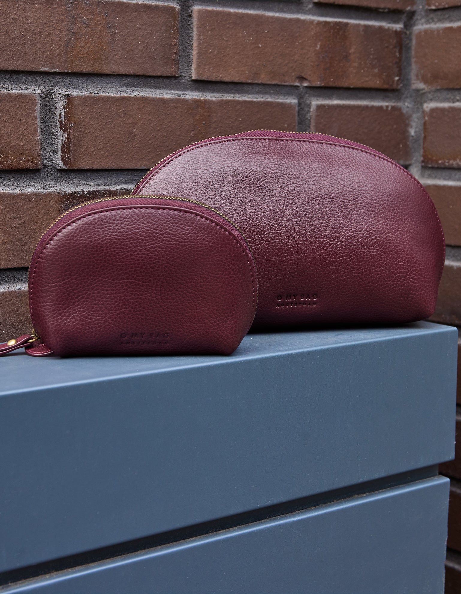 Make up Case Medium - Dark Cherry Soft Grain