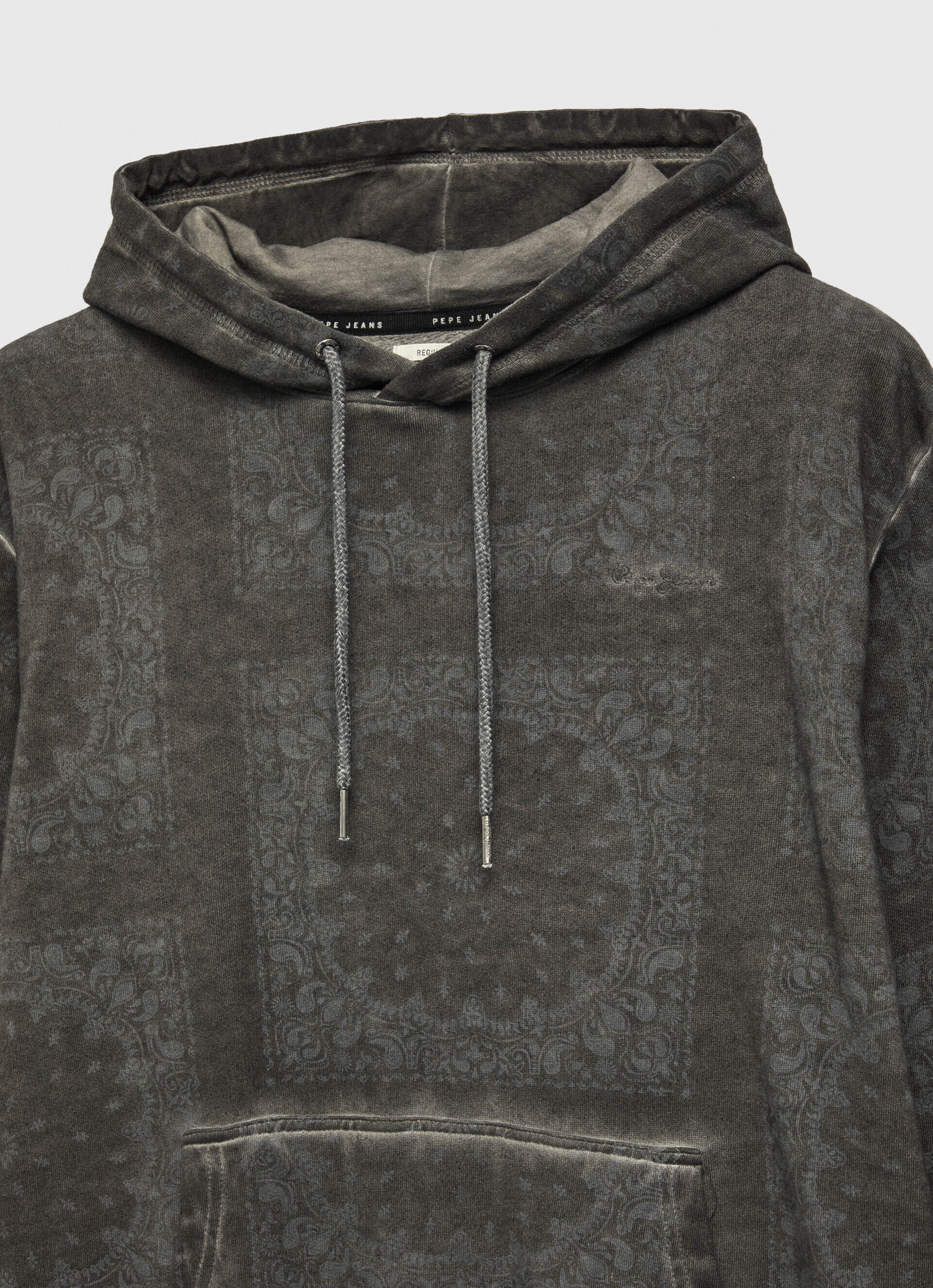 MOLETOM DE ALGODÃO COM DETALHE DE BANDANA - preto lavado