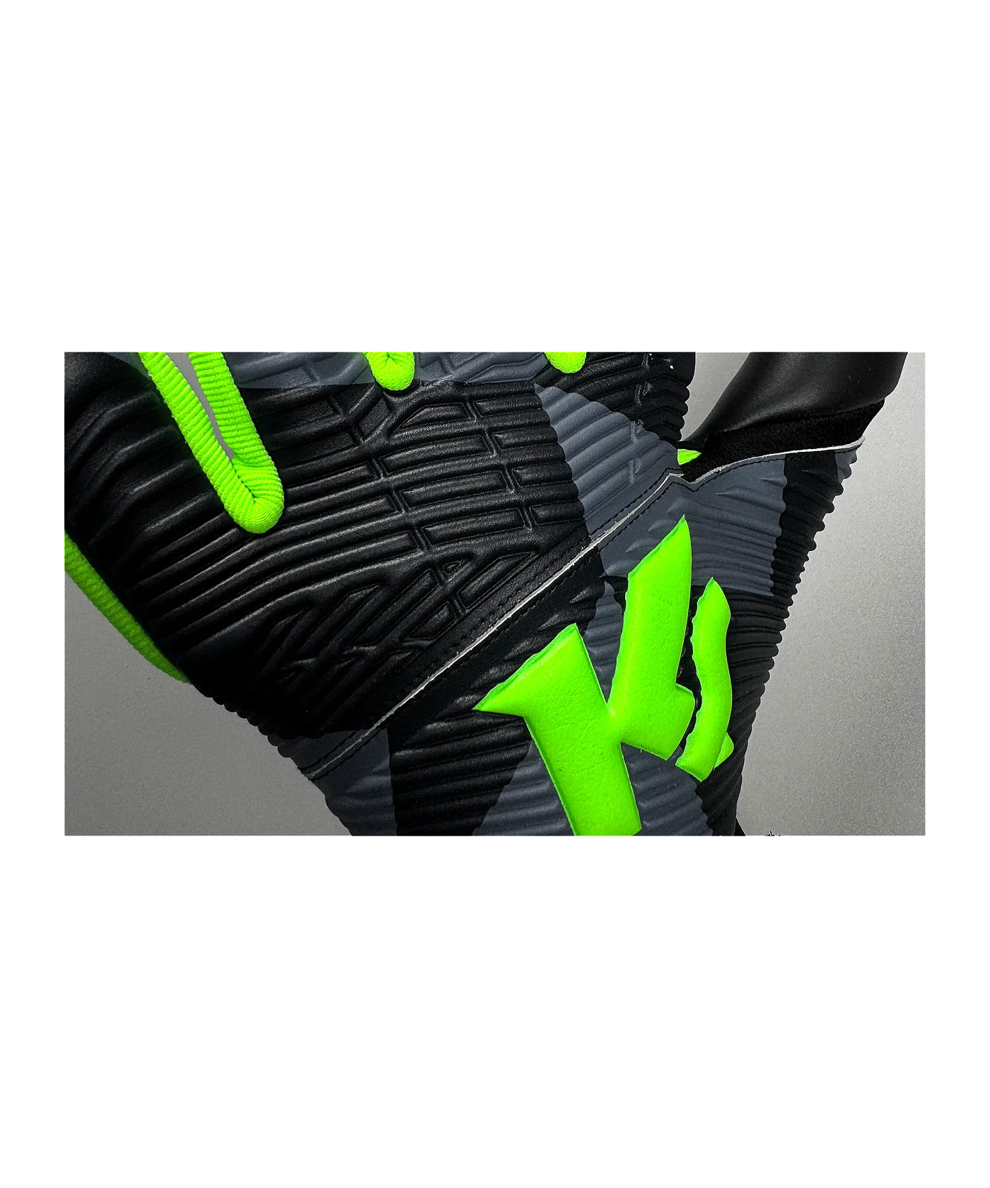 KEEPERsport Varan8 Pro NC Demon Torwarthandschuhe Schwarz