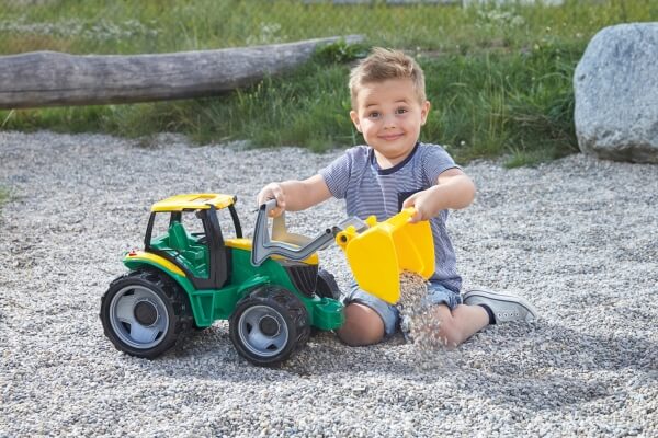 Starke Riesen Traktor m. Frontlader grün