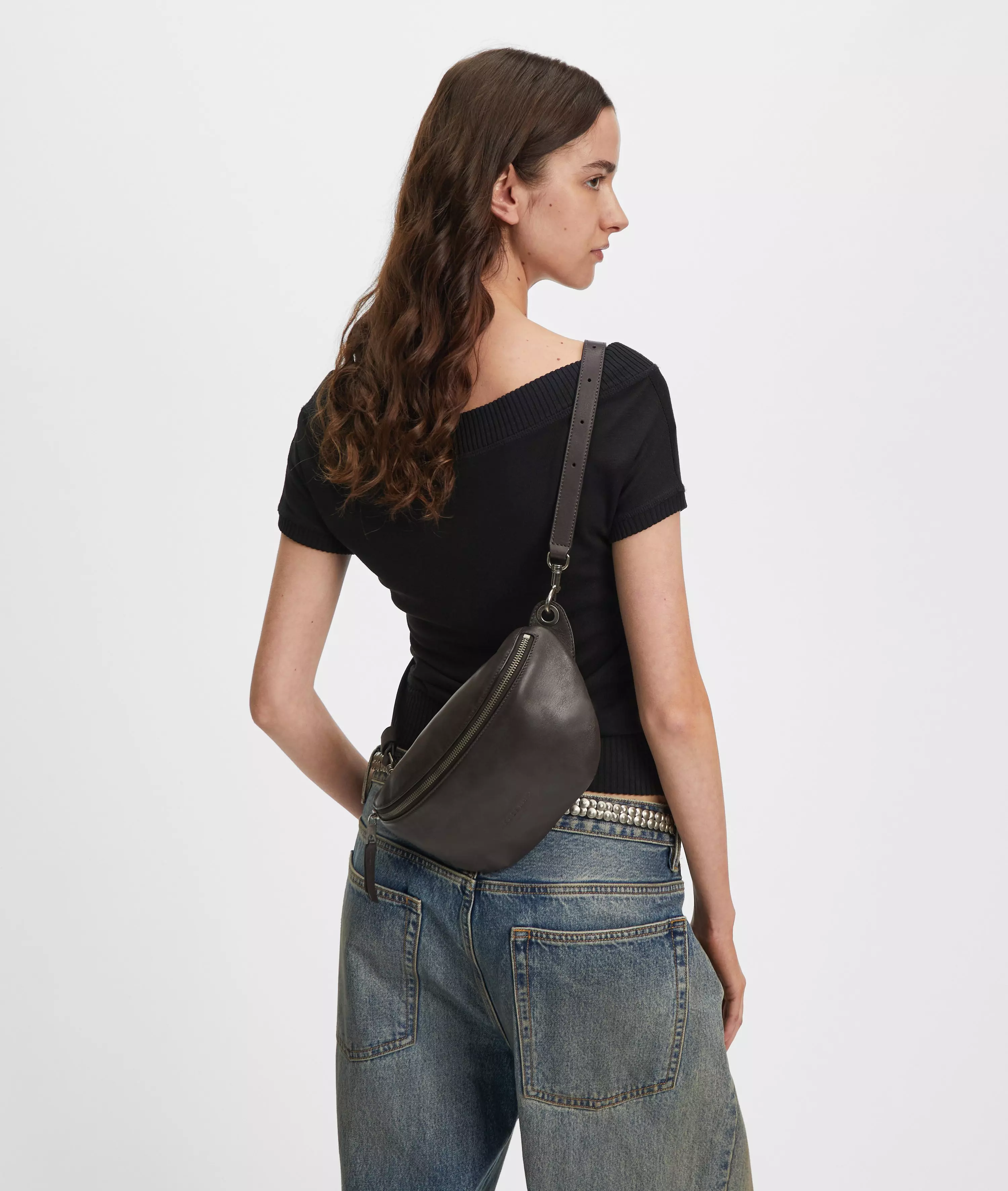 Tavia shoulder bag M Spacious belt bag made from sheepskin