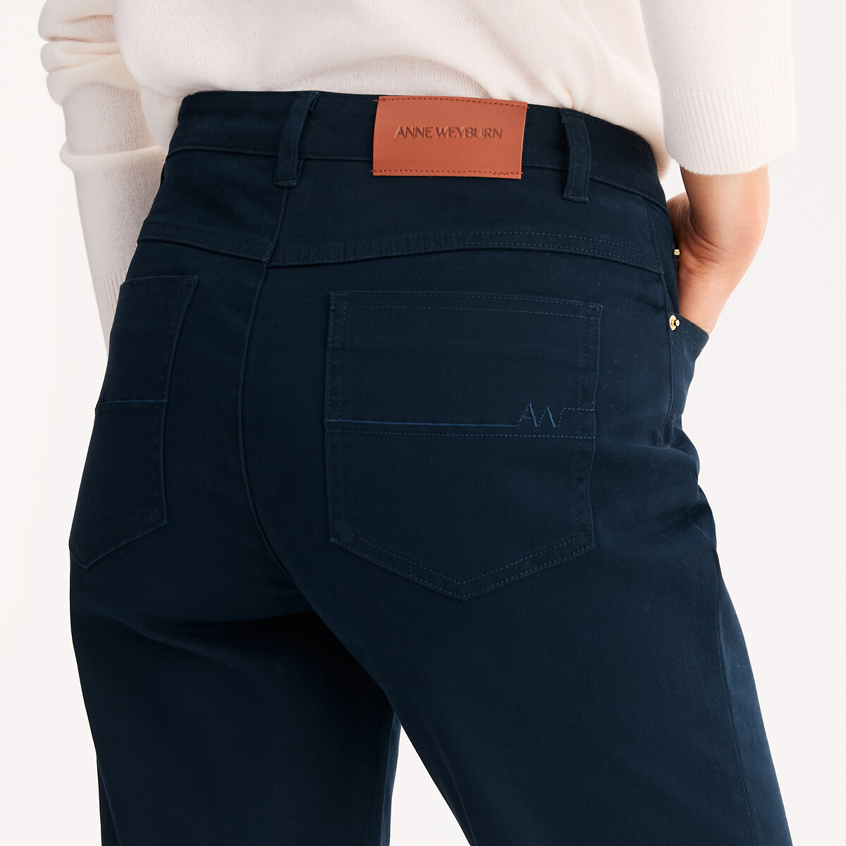 ANNE WEYBURN<br>Broek direito de 5 bolsos, em katoen elástico