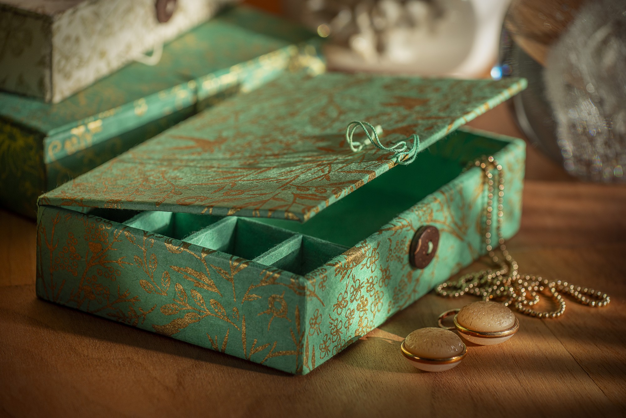 Geschenkbox aus Loktapapier, mint-goldbraun, B 16 cm, L 11 cm, H 4 cm von fischer's lagerhaus