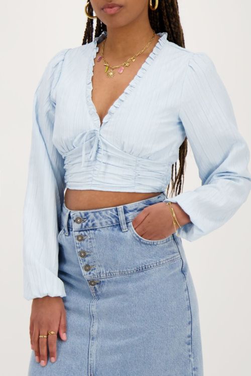 Lichtblauwe crop top met ruffles en smock