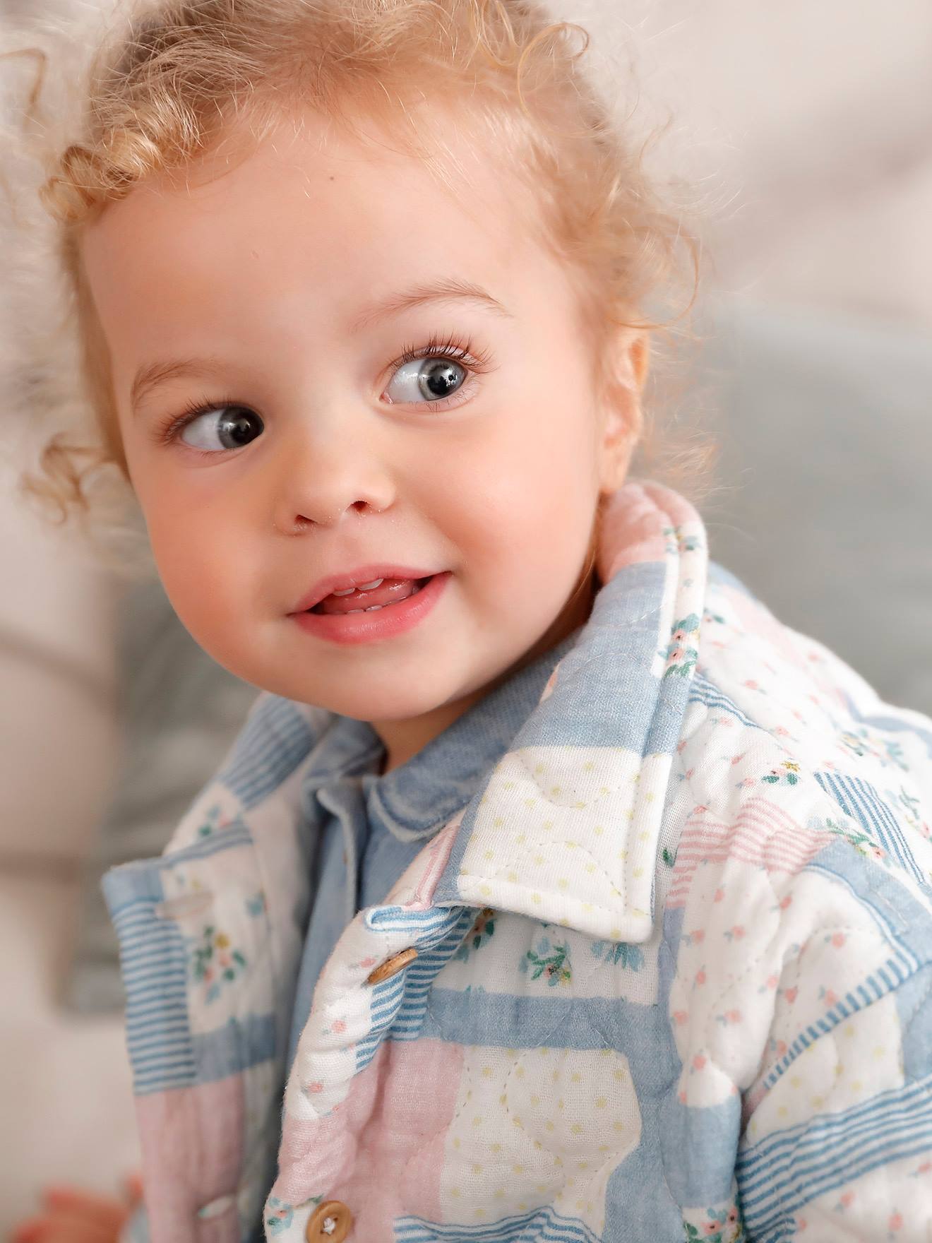 Casaquinho acolchoado de chiffon de algodão branco para bebê