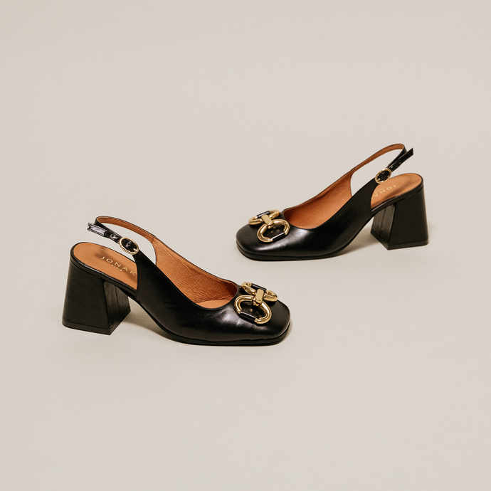 Escarpins à bouts carrés et mors dorés  en cuir noir