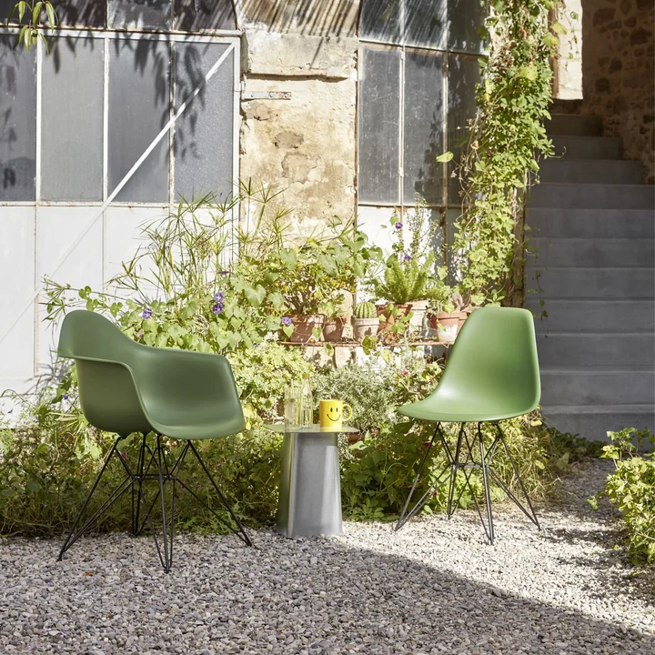 Vitra - Aktionsset Eames Plastic Armchair DAR, verchromt / weiss (Filzgleiter basic dark) (4er-Set)
