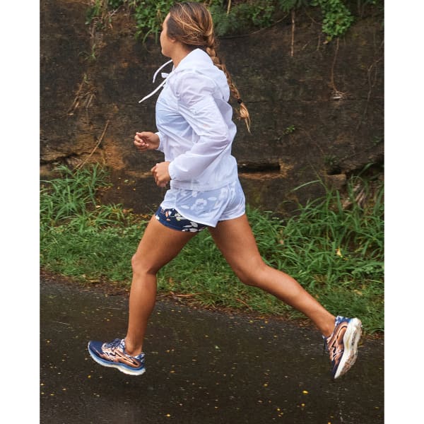 Short running ROXY PURE PURSUIT LAYERED SHORT W NAVAL ACADEMY OUTERLINES