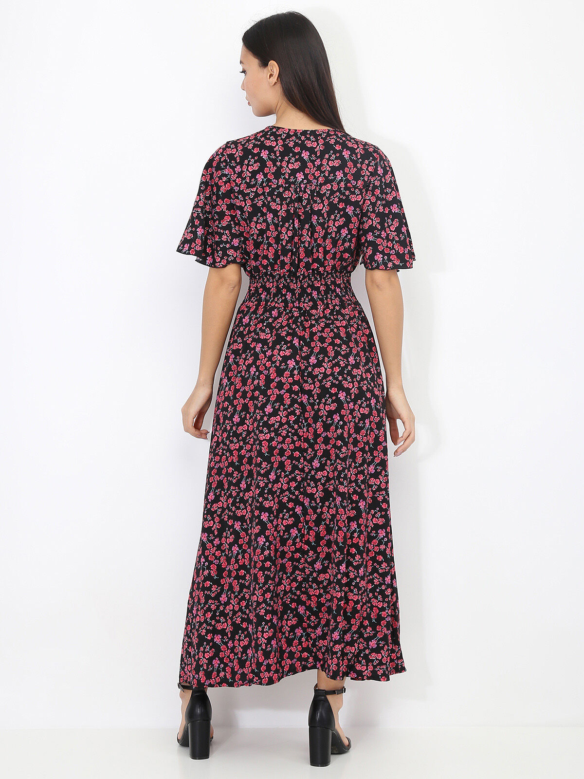 Robe longue fendue fleurie et smockée- noir_et_rose